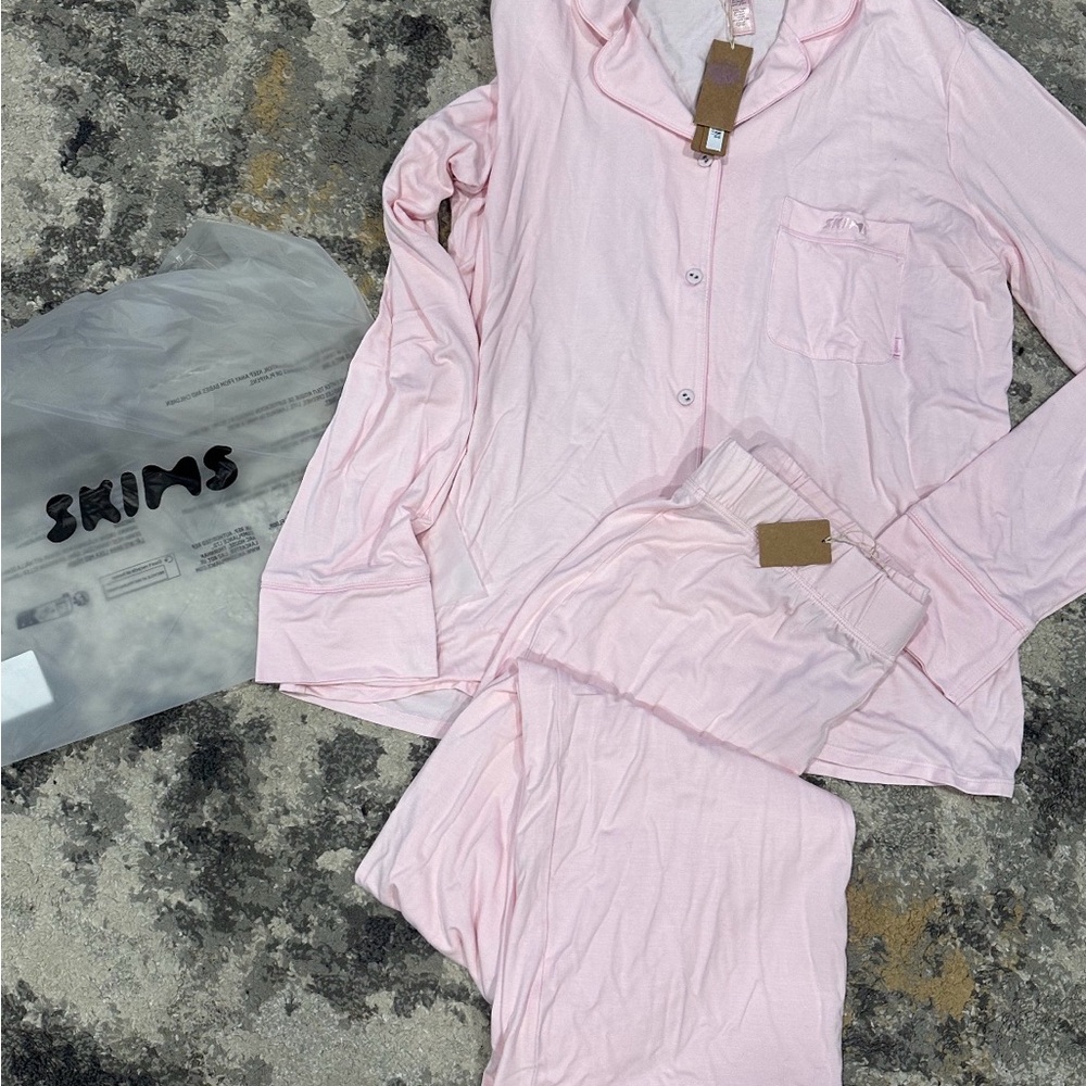 Pink SKIMS pj pajamas set size medium - Picture 4 of 4